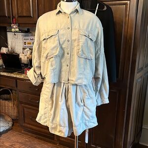 80’s Chaus Sport Sz 4 Beige Khaki Button-Up Safar Shirt and Shorts Set